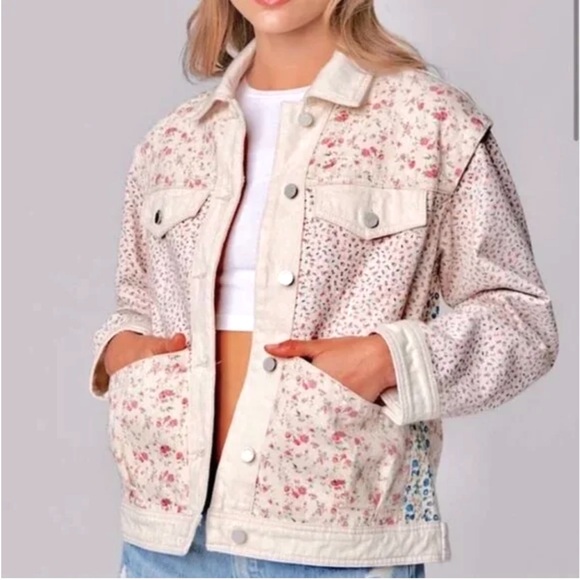 BlankNyc
Floral Patchwork Trucker Denim Jacket Cream Oversized SZ S NWOT - Picture 1 of 9